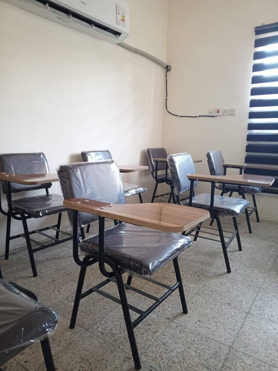 السلام عليكم
استولات مدرسية للبيع العدد ٥٠ 

جدد بنايلون ستعمال قليل سعر الواحد ٢٥الف

العنوان كرادة التواصل رقم الهاتف واتساب فقط***********
