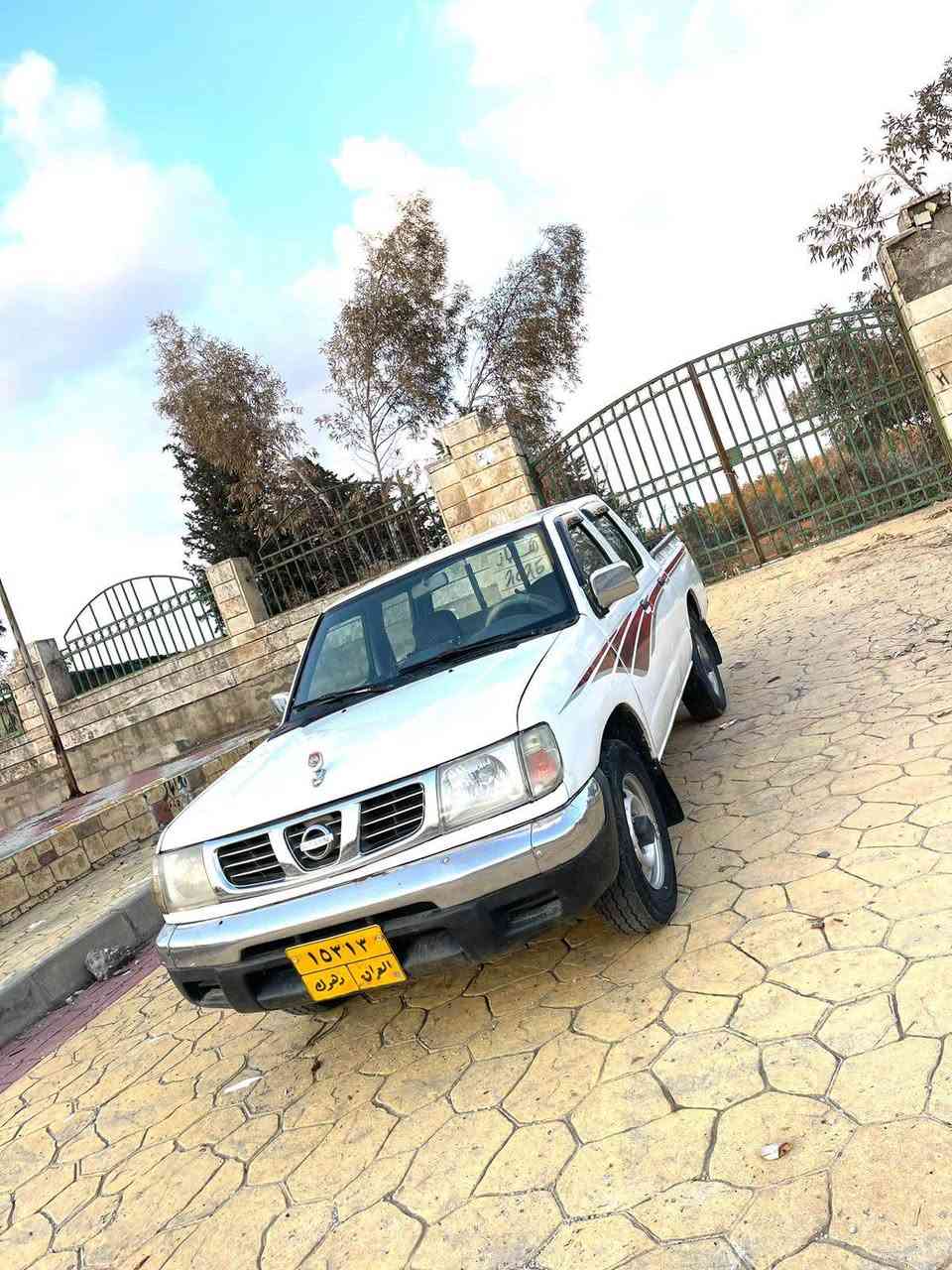 نیسان ٢٠٠٢ محسن 
تەبرید پاوەر
نمونە لە جوانی 
گیرو مەکینە و اکسل بشە رت 
پەڵە پەڵە بویاغ 
لیدرانو وەرگەرانی نییە
کارەبایی بەشەرت
رەقەم دهۆک
سە نەوی تازە بەسەر چووە
بەڵام سەعەب سەنەوی لە ئەوروپایە 
***********
***********
قەڵادزێ بشدار, السليمانية
