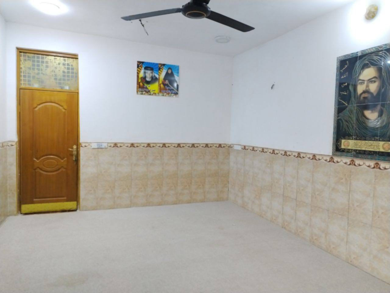 #بيت_للبيع 

خلف مهدي ابو الدهن يبعد عن شارع حله بغداد اقل 100 متر 

المساحه 255 متر على شارعين

يحتوي على : 
( غرفتين نوم / وصاله / واسقبال / ومطبخ ) 

جنس العقار : سند 25 

اي استفسار 
***********
