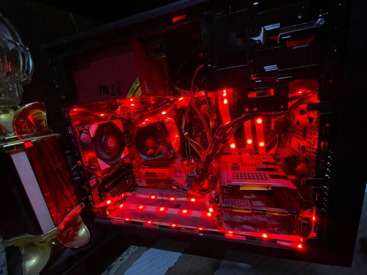PC For Seel
السلام عليكم

PC  للالعاب والتصفح 🔥

مواصفات  i5-6400 الجيل السادس
رام 16G DDR4  سرعة 3600
هارد   ssd m.2 Nvme 256 قوي جدا
كارت شاشة مدمج 8+8 GB
10 منافد usb  ss السريع
مضاف عليها RGB جمالية 
تحمل كل الالعاب القوية والبرامج والاستخدام الكثيف
-----------------------------------------------------
شاشة مونيتير كاربون سوبر سلم بدون اطار 
Lsd هيرتزيه 75   22 انج. منفذ HDMI , VGA  (((جديدة بالكارتونة )))
_______________________________
سستم كيبورد وماوس RGB  + سماعات سبيكر نوع قوي كلهم جدد 
مع الكيبلات الأصلية  كاااملة 

*********** متوفر واتساب
