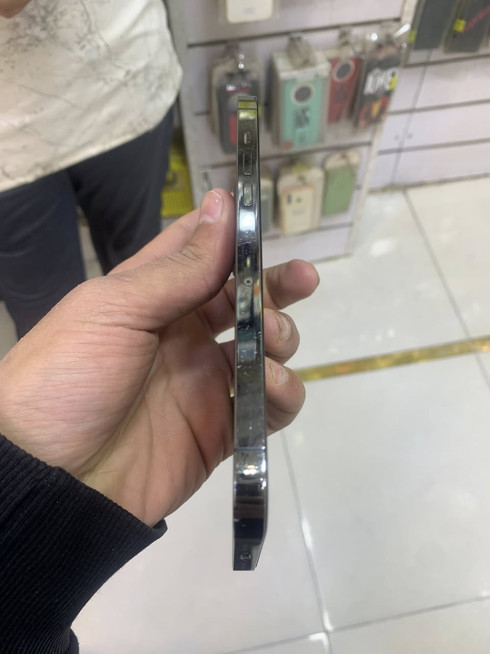 سلام عليكم للبيع ايفون 12برو ماكس ذاكره256بطاريه73  امبدل بس شاشه اصلي وكاله سعر الجهاز 350وبي مجال حك الجيه ***********
