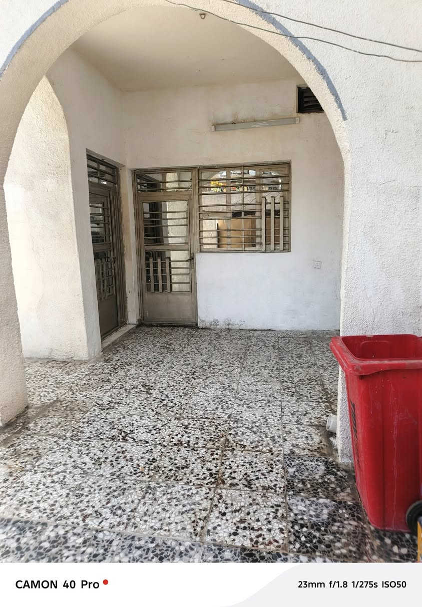 150متر طابو صرف حي رئاسه المعلمين واجهه سبعه ونص نزال عشرين اتلث غرف نوم استقبال مطبخ خدمات منور وكراج وخدمات والبيت سند مستقل السعر، 270وبيه مجال ***********
