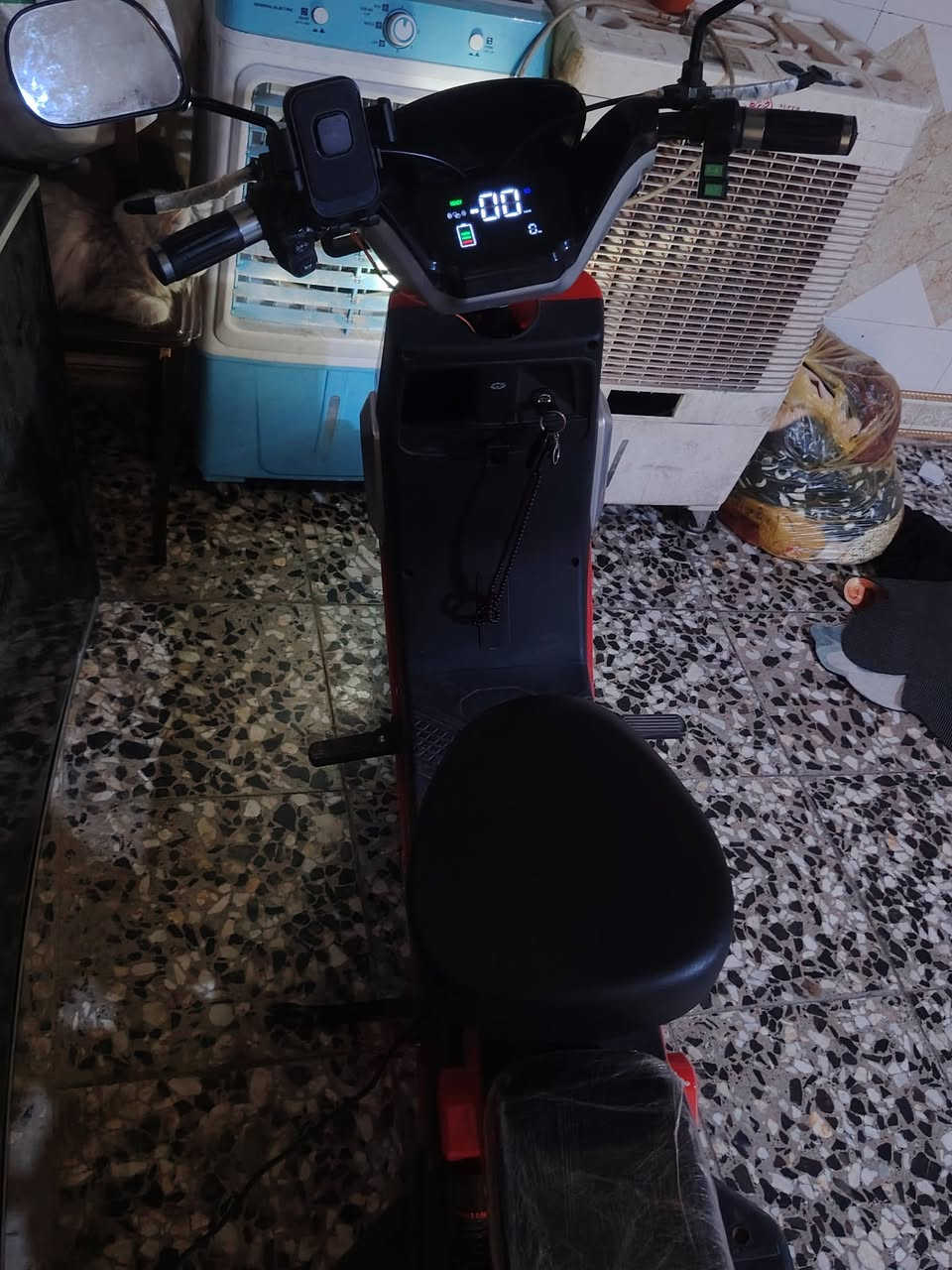 دراجة شحن (تيسلا 2024) للبيع سعر 350 وبيها مجال / ***********

