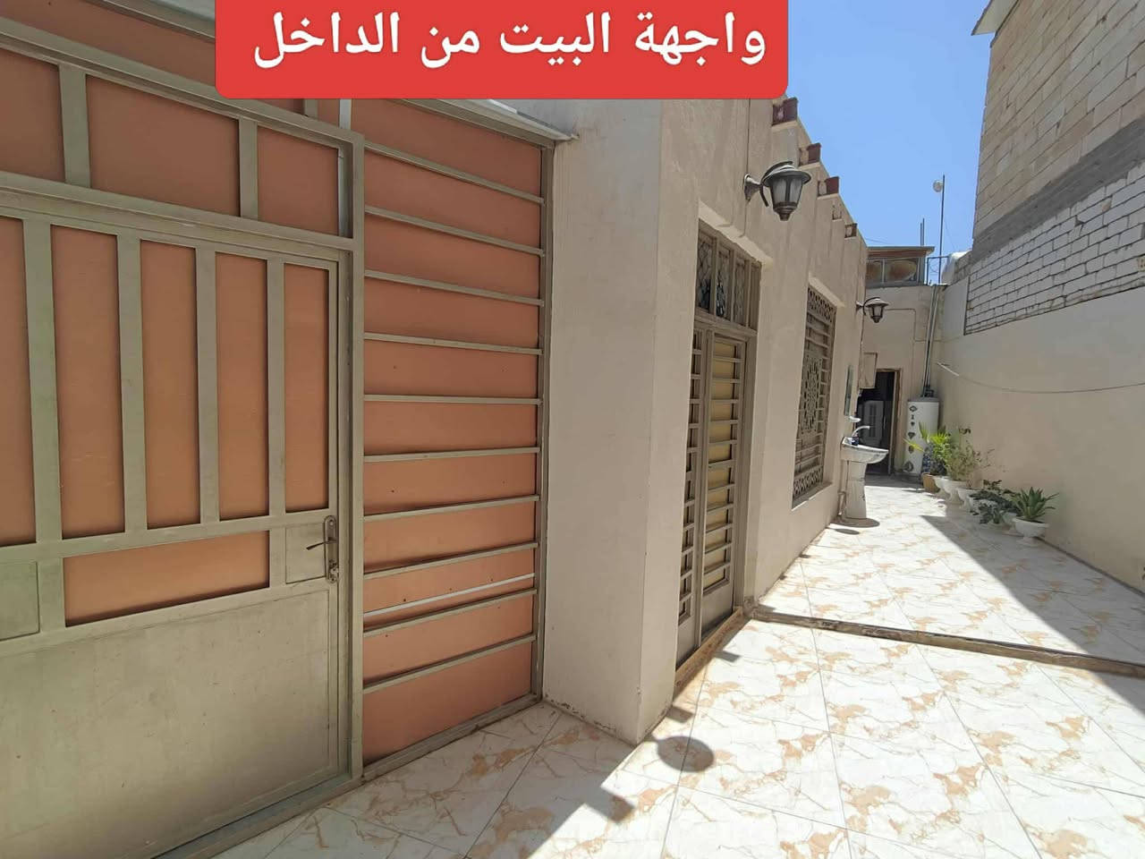 بيت للبيع - موقع مميز وبناء درجة أولى 🏡
الموقع: الولاية - منطقة الزوية - شارع المصرف الزراعي وقاعة الزهور للمناسبات (موقع مخدوم وقريب من كل الاحتياجات).

​📌 تفاصيل العقار:

​المساحة: 165 متر مربع.

​الملكية: طابو صرف (سند حر باسم المالك مباشرة).

​نوع البناء: بناء طابوق نظيف جداً وجاهز للسكن.

​عدد الطوابق: طابق واحد (ترتيب ونظافة عالية).

​🛋️ التصميم الداخلي والخارجي:

​الاستقبال: غرفة استقبال واسعة ومستقلة.

​الصالات والغرف: صالة كبيرة + غرفتين نوم.

​المطبخ: مطبخ كبير مجهز.

​المرافق الصحيات: حمام رئيسي + ملحق حمام + (عدد 2) صحيات منفصلة.

​الخدمات الإضافية: مخزن واسع + طارمة في بداية البيت.

​✨ ملاحظة: البيت نظيف جداً ولا يحتاج إلى أي مصاريف، وبنائه طابوق أصلي قوي جاهز للمعاينة الفورية.

​📞 للاستفسار ومعاينة البيت أو لمعرفة السعر:

يرجى المراسلة على الخاص أو الاتصال على الرقم: [***********]
