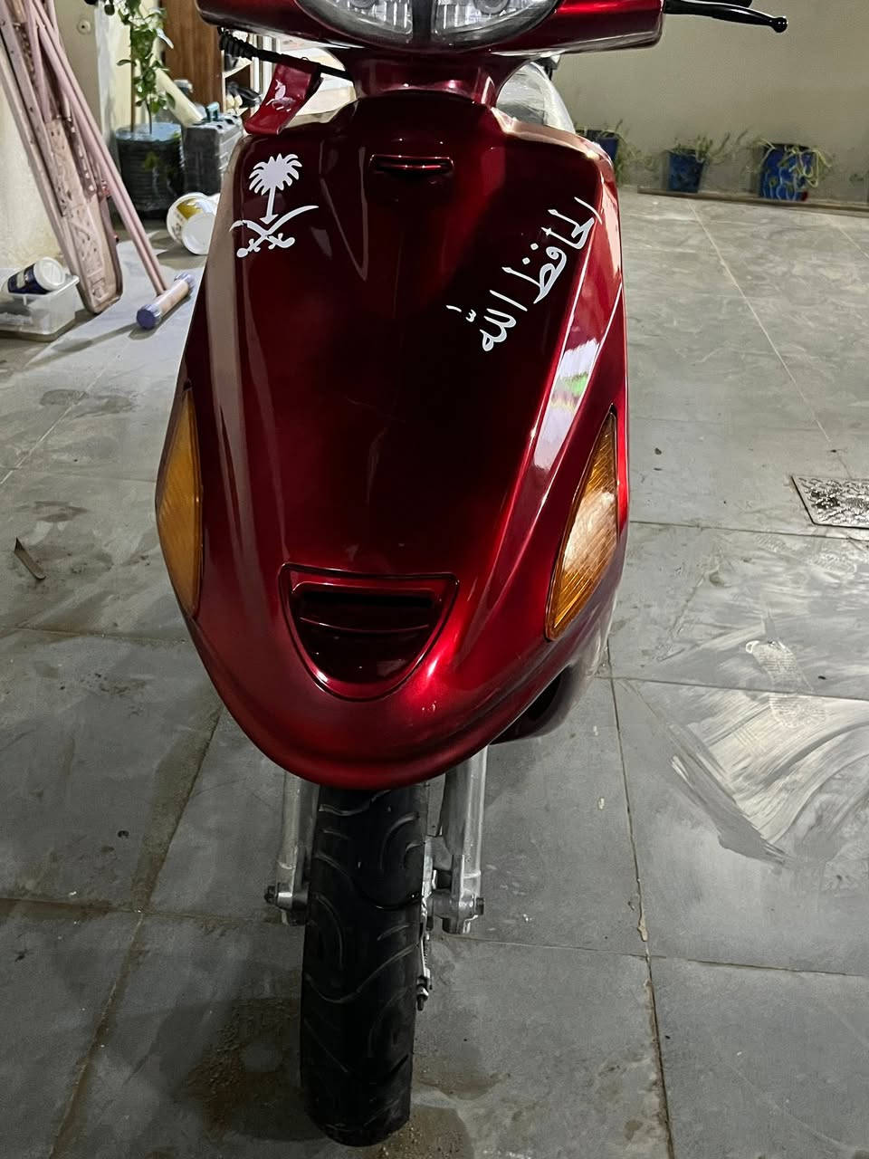 🏍️ للبيع: ياماها أكسيد (Yamaha XCeed) 💥
الشركة والنوع: من شركة ياماها (YAMAHA) العالمية، نوع أكسيد ياباني بلاد أصلي 👑🇯🇵
 حجم المكينة والسرعة: حجم المكينة 125cc وقوية جداً، والسرعة (معدل مفتوح) وعزم بلاد 🏁⚡
 المحرك: بلاد ما مفتوح نهائياً وكله ابلادي 💯🛠️
 اللون والنظافة: لون ماروني ملكي مميز 🍒، والنظافة من 90% إلى 100% 🧼🔥
 التجهيز: تخم تايرات جدد 🛞🆕، وما عايزه ولا برغي 🔩🔩
 التشغيل: سلف وهندر شغال، والكهربائيات كلها شغالة كاملة 💡🔌
 الفحص: تعال وافحص وتراي لكربلاء 🛣️، تفحص من الألف للياء 👋🏼🔎
📍 تفاصيل البيع:
 السعر: 500 ألف دينار (وبيه مجال للشراي) 💵🤝
 المكان: النجف الأشرف - حي النداء - شارع قنبر 🗺️📍
 رقم الهاتف: *********** 📞📱
