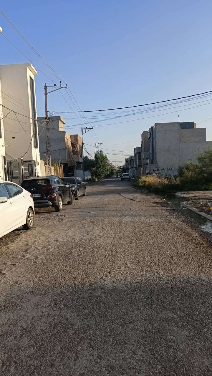 ارض للبيع في مزارع الثالثه حي دجلة النموذجي مساحة 200متر اتجاه شروق تام خدمات كاملة كذلك محدولة السعر 80 وبيها مجال للتواصل على الرقم ***********
