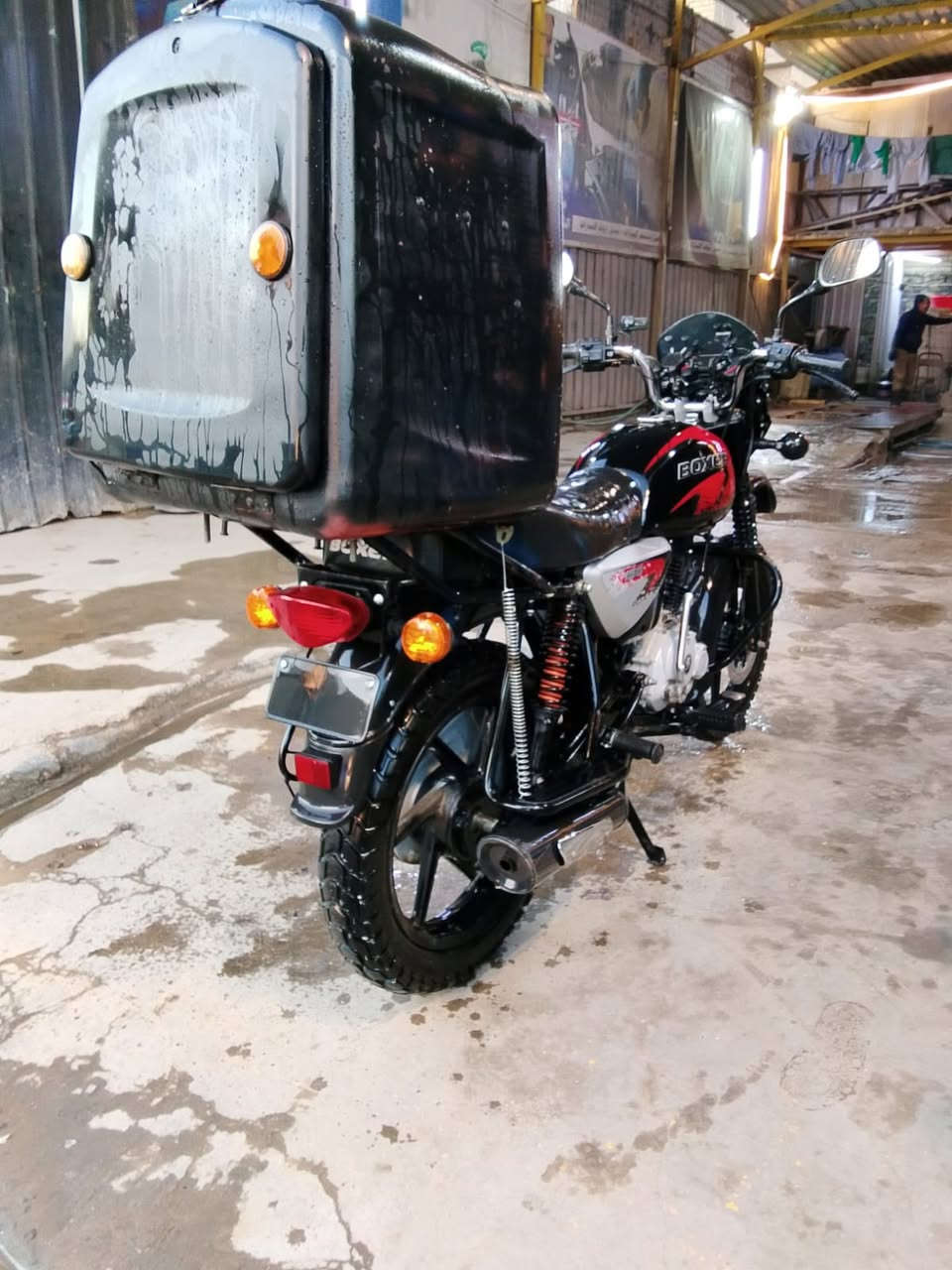 سلام عليكم دراجه بوكسر 2023 مرقمه بسمي تحويل ثاني يوم بـﮧس لوحات مامستلمهن  دراجه خير من اللــَّــهہ وجاهزه مال شغل ٲჂ̤ نقص مابيه وسعره مليونين و400 وبيه مجال حك لجيه عنواني بغداد حي لجهاد (***********)
