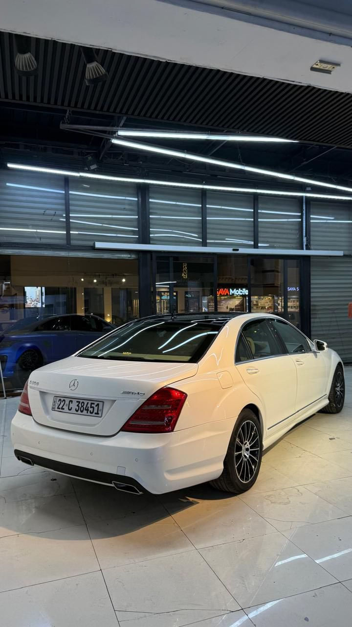 السلام عليكم
سياره مارسيدس بينز 
موصفات 
s350 
1-باب طويل 
 2-سقف بنوراما 
3- مري شفط 
4-خمس بردات 
5-بوب شفط 
6-صندوق كهرباء 
7-سستم سماعات 
8-لايت عدسات زنون 
‏9- جكات 
10-تحكمات ستين جهتين 
11- شاشه قلاب 
12- ثلاجه خلفيه 
13-مكينه 6سلندر 
14-حداديه كفاله عامه 
15- سياره مغلفه ppf 
16-سياره كفاله عامه 
العنوان : بغداد الجديده  
السعر : 25,000$ قفل 
لتواصل :***********
