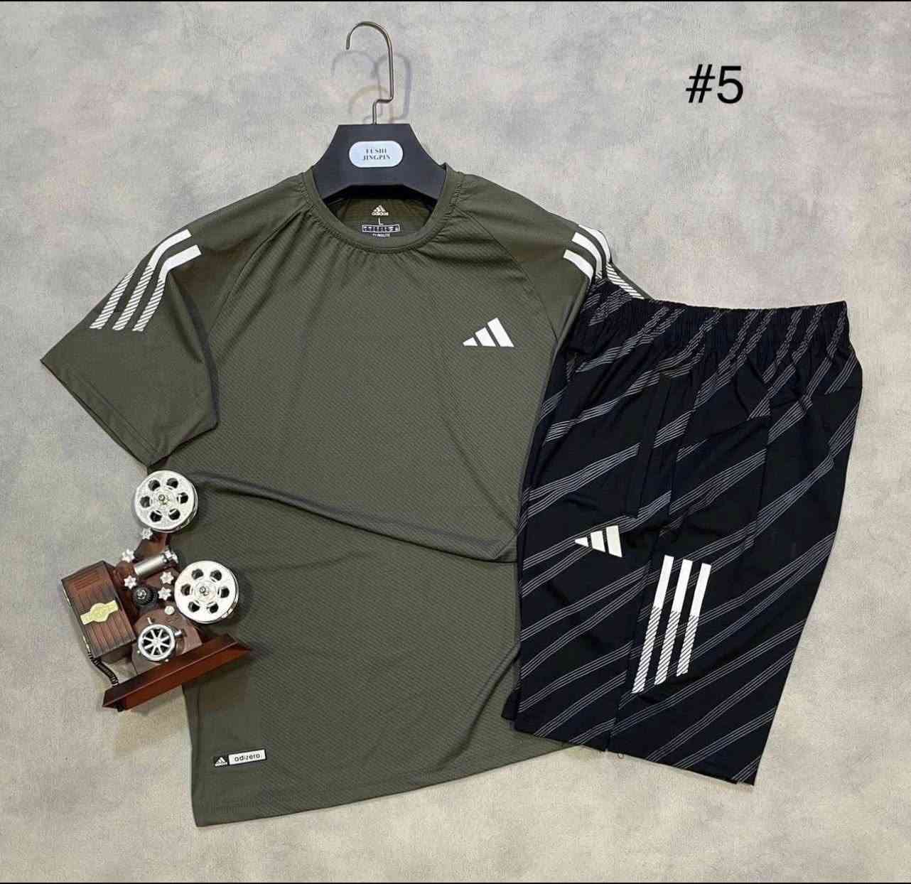 ً  الموسم الصيفي الجديد 
    🔥🔥وبرمودا وتربروف الأصلي الأصلي وتشيرت فلتر🔥🔥
⚽️⚽️السعر ١٥ الف ⚽️⚽️
💥تجهيزات روما مكتب الرشيد مقابل جامع المصطفى 💥
☎️☎️ابو زكي *********** واتساب
