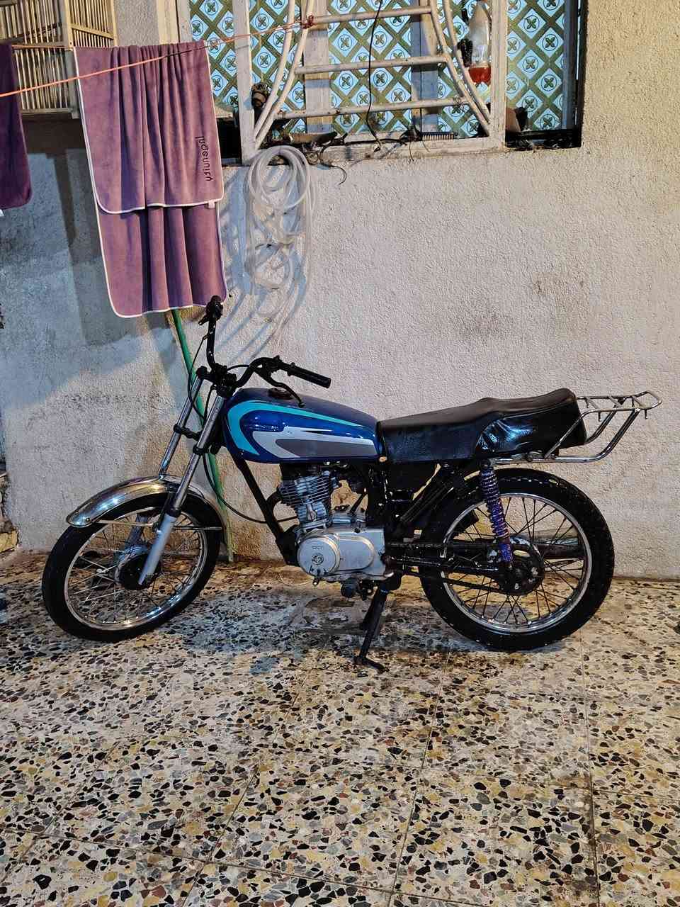 سلام عليكم شباب عندي دراجه لبيع دراجه حلوه ونضيفه الدراجه نامه شلامجه مكينه خرسه شلعه تاكل الكاع والمعدل ونعومه سعر ٣٢٥ وبيه مجال قليل كلش مكاني تنومه صالحيه رقم ***********
