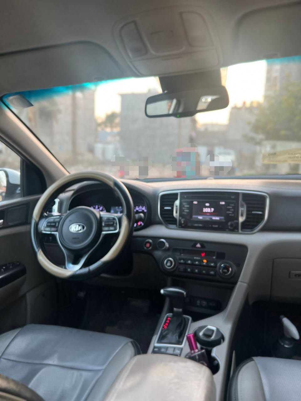 السلام عليكم كيا اسبورتج 2017 ابيض صدفي بصمه و اريل نفكيشين شاشه اصليه مري ترحيب كشنات جلد حساس امامي خلفي   تحكمات جهتين .رادار  الباب الخلفيه اليمنه بيها ربع صبغ والجنطه بيها بارد سعرها 177 وبيها مجال بسيط للأستفسار ***********
