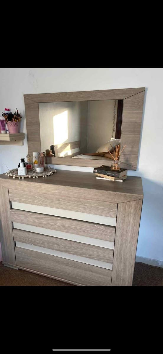 السلام عليكم 
غراض للبيع كلش نظيفات 
لغرفة سعرها 600 وبيها مجال 
المراية 160 قفل 
الطبلة 175
الاثاث كلش نظيف وجديد وتكمة مو شي خفيف


**إذا كنت صاحب هذا الإعلان وتريد حذفه لأي سبب، رجاءا أرسل رسالة إلى الدعم الفني**