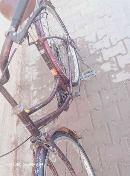 السلام عليكم باسكل للبيع حجم ٢٦ نضيف مؤشم السعر ٨٥ وبيه مجال المكان كوت حي الجهاد متواجد على الخاص او الاتصال ***********
