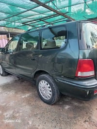 سيارة موديل 2000 بأسمي شرط التحول  سيارة نظيفه  السعر ٧٥ $ وبيه مجال  ...