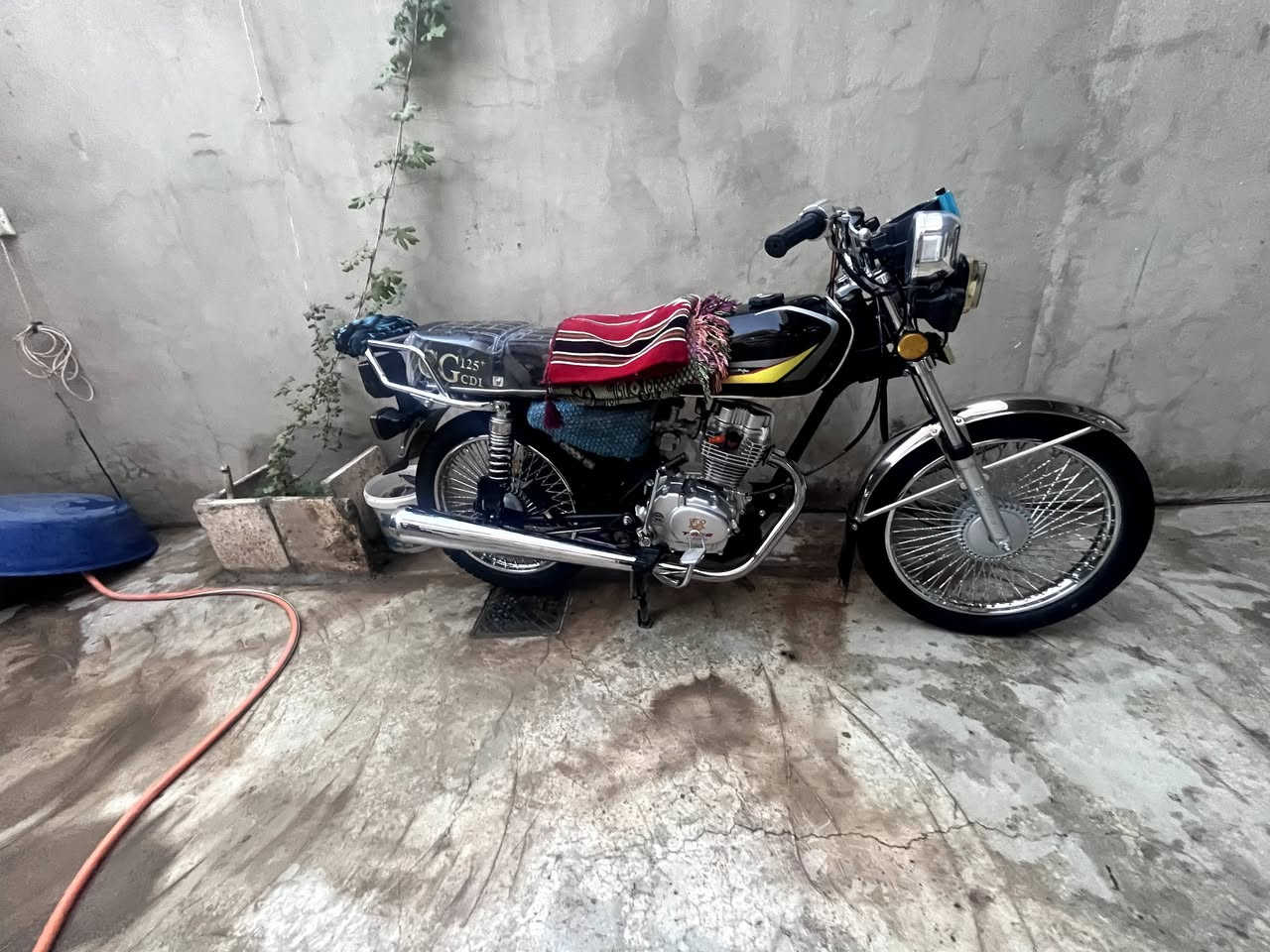 السلام عليكم عندي دراجه للبيع موديل 2023 دراجه نظافه فول سعر 650 بي مجال ***********
