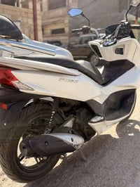 دراجه pcx جيل ثاني للبيع نضيفه وزيرو الدراجه ممشاها 16 الف برغي ممفتوح...