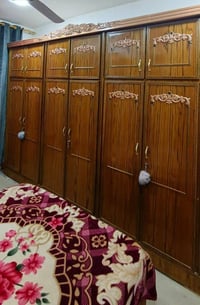 عندي غرفه خشب صاج للبيع مستخدمه 5 اشهر سعرها مليون و100 للتواصل 078100...