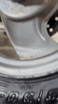 السلام عليكم دراجه للبيع ماكس عدله الدراجه حاويه ماشيه ١٨ ميكنه مكفوله برغي مامفتوح منه الدراجه بلاديه من التاير للتاير جيب مصلح و تعال (بيع و مراوس )فقط اربعه كير اوراق اصولي اذا نضيفه كلش فرق مو مشكله العنوان كربلاء حي العباس قرب كباب بغداد رقم ***********
