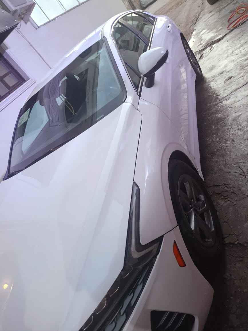 سيارة كي فايف للبيع وارد أمريكي ضررها جاملغ وباب السيارة ضررها بس أمريكا ، تشغيل عن بعد رادار أمامي حساس كاميرا خلفي رادارات جوانب بالمري صندوق ذكي يفتح عند الاقتراب السيارة نضيفة ، مواصفات بصمه ورادار ، ماشيه ٥٩ الف ، باسمي رقم أربيل ، بجم كبس 
السعر ١٦٥ 
للاتصال والاستفسار 
*********** 
*********** بغداد, العراق
