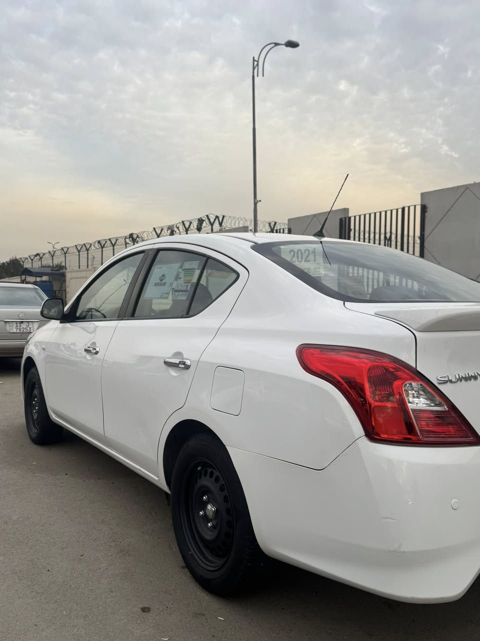 ‏سلام عليكم 
اخواني نيسان سني هندي بليته الزركه 
مديل 2021 مكفوله كير مكينه وكهربائيات وتبريد تدفه كله شغال صدر امامي خلفي جديد وتخم تاير جديد 
السياره بيهه مكان بارد بصيط ماشيه  69
الشراي يتصل السعر 118 وبيهه مجال 
ملاحضه الخاص مغلق 
العلوان بغداد قرب ساحت امضفر  
رقم الهاتف *********** ￼
