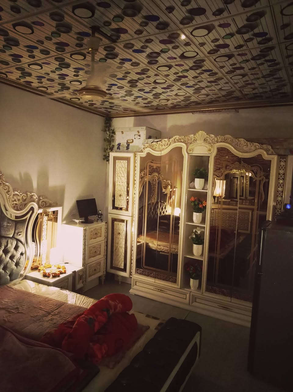 🔥 للبيع غرفة نوم خشب نظيفة 🔥
غرفة نوم خشب بحالة جيدة جداً، استعمال خفيف وما بيها مشاكل.
مكونة من: سرير + دولاب + تسريحة + مراية

✔️ الخشب قوي ومتين
✔️ التصميم أنيق ومرتب
✔️ جاهزة للاستخدام مباشرة

💰 السعر: 1200 (قابل للتفاوض البسيط)

📍 الموقع: بغداد
📩 التواصل خاص 
البيع مستعجل، واللي يراسلني 🌟


**إذا كنت صاحب هذا الإعلان وتريد حذفه لأي سبب، رجاءا أرسل رسالة إلى الدعم الفني**