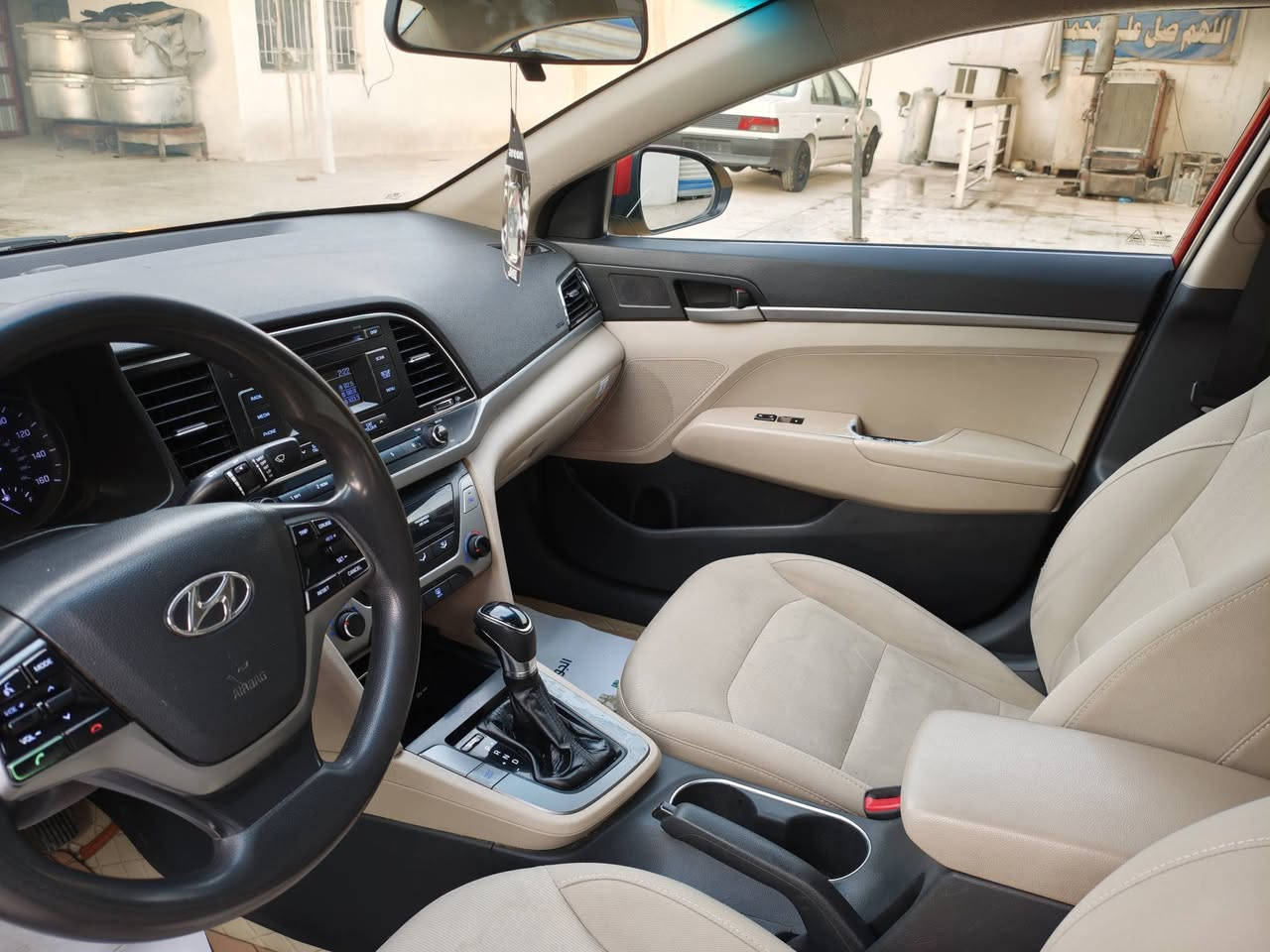 السعر ١٢٢ ورقة 
السلام عليكم النترة موديل ٢٠١٧ وارد امريكي ليبل واحد ضرر خشم البنيد فقط مصلح نفسه بدون دواخل بدون شواصي كير مكينه بدون فتح كفاله عامه السياره جاهزة وجديدة رقم انكليزي بسمي مكان السيارة بغداد حي النصر السعر ١٢٢ ورقة للاستفسار ***********
