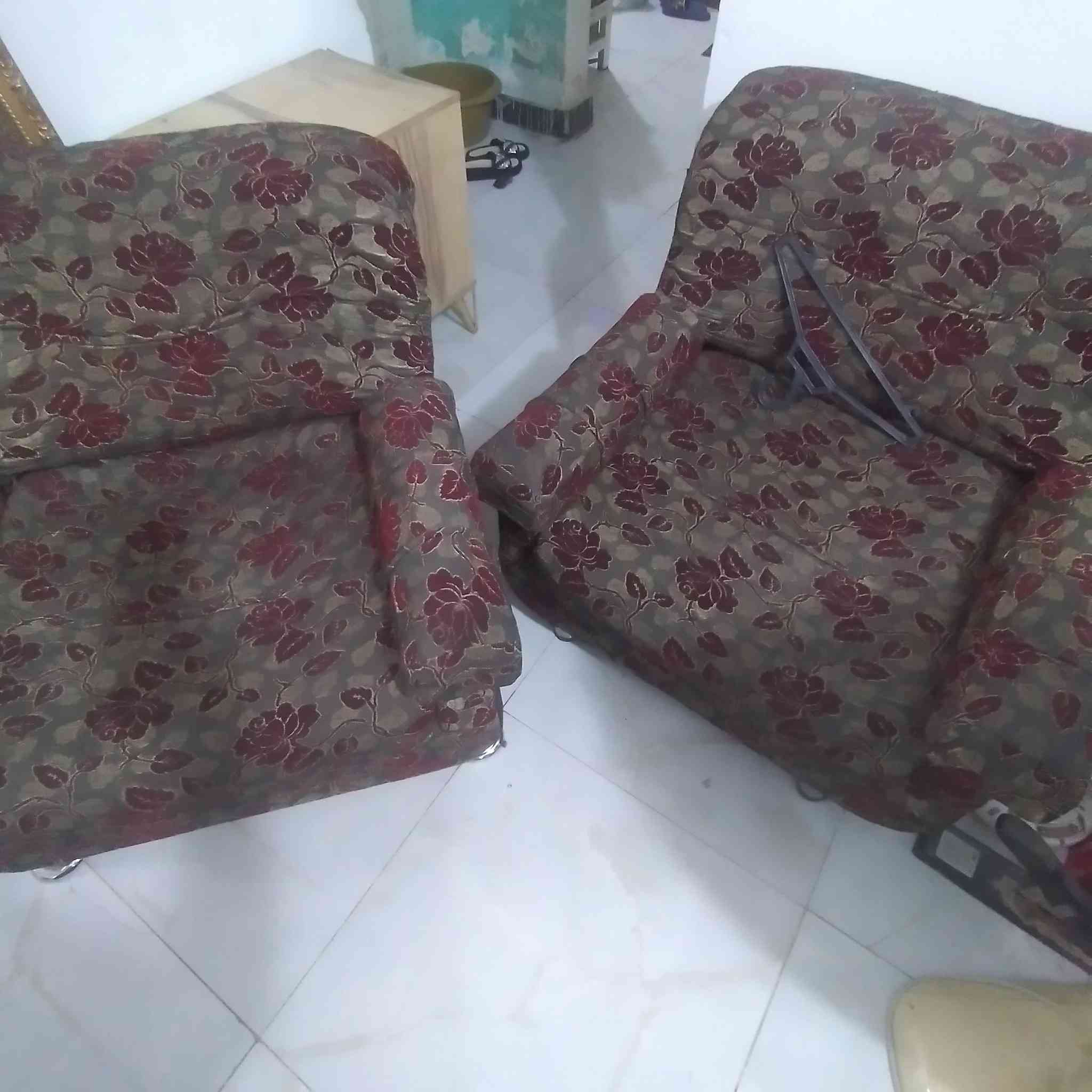 غراض بيت للبيع كلهم ب100 
***********
