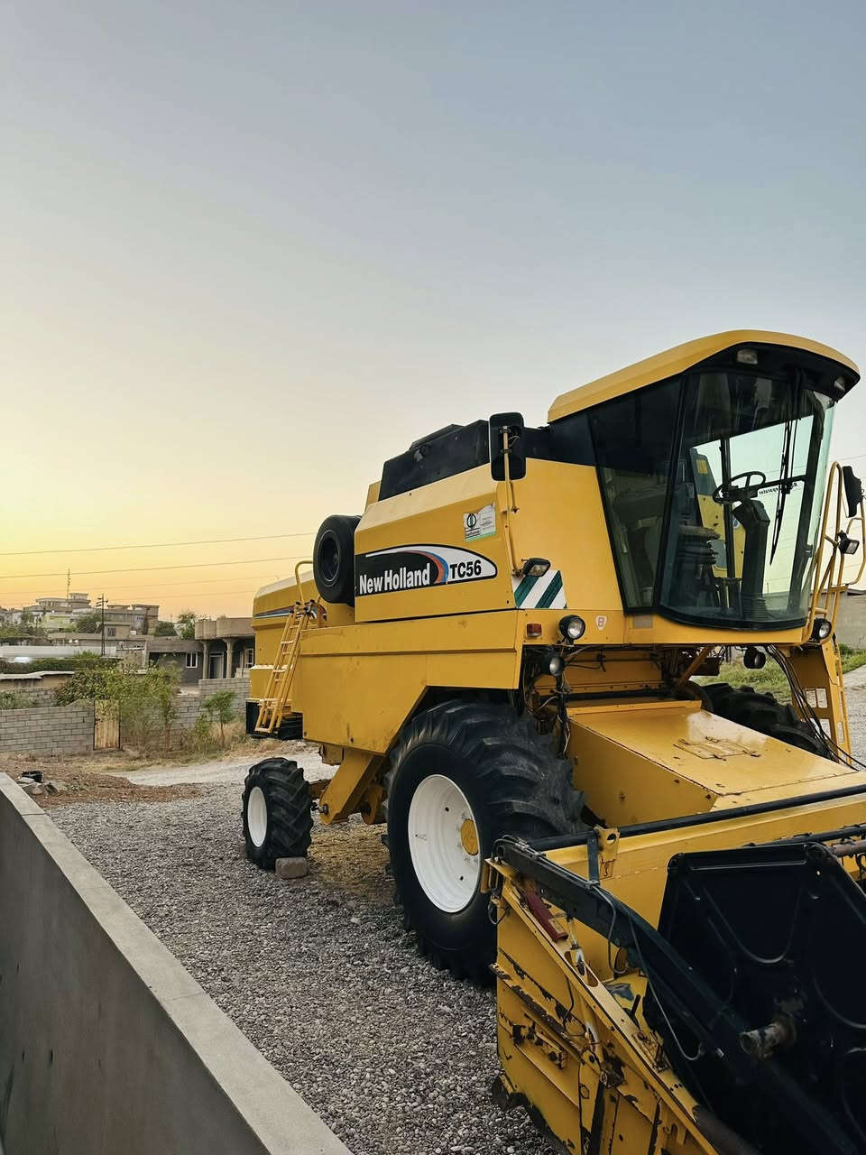 للبيع حاصوده نيو هلندى موديل 2004ده بل درام ٥بلم تبله ١٥هايدرو نضيف مابيه لحيم كسر ***********
