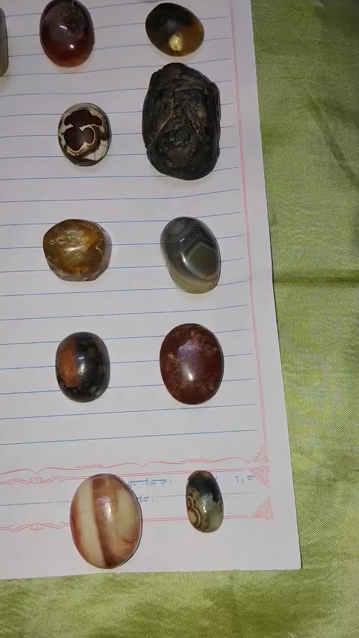 احجار منوعه قديمه بيهن خام القطعه ب 5000 العدد 44قطعه بيهن مصورات


**إذا كنت صاحب هذا الإعلان وتريد حذفه لأي سبب، رجاءا أرسل رسالة إلى الدعم الفني**