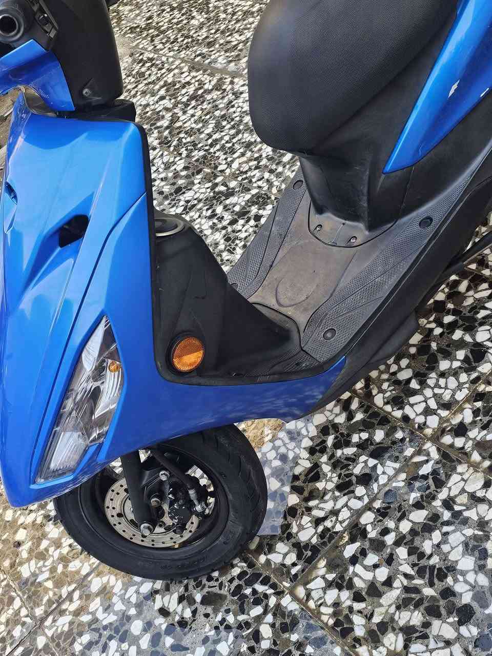 السلام عليكم اكزز زت حديث موديل 2016 ماشية 7 الاف يعني زيرو نوزل ونظام ايكو انسى صرف البانزين دراجة اقتصادية وناعمة كلش ما تسمع صوتهة شلعة ومعدل اوراق كاملة ما مفتوح بيهة برغي مكاني بغداد الحسينية رقم ***********
