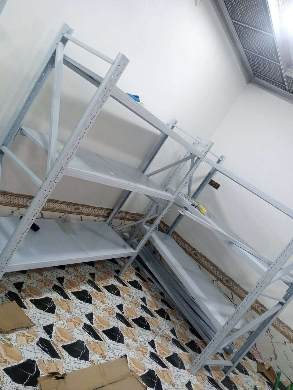 السلام عليكم رفوف ثقيل اصلي قياس 2,*2الطول والعرض العمق 60رفوف جديدة للتواصل *********** مكاني الانبار موجود توصيل حسب الاتفاق
