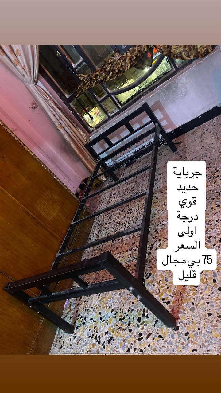 المراسلة ع الواتساب. ***********
كنتور 4بيبان   ميز مرايا   جربايه حديد قوي 

مكان شارع فلسطين توصيل ماعدنا.
