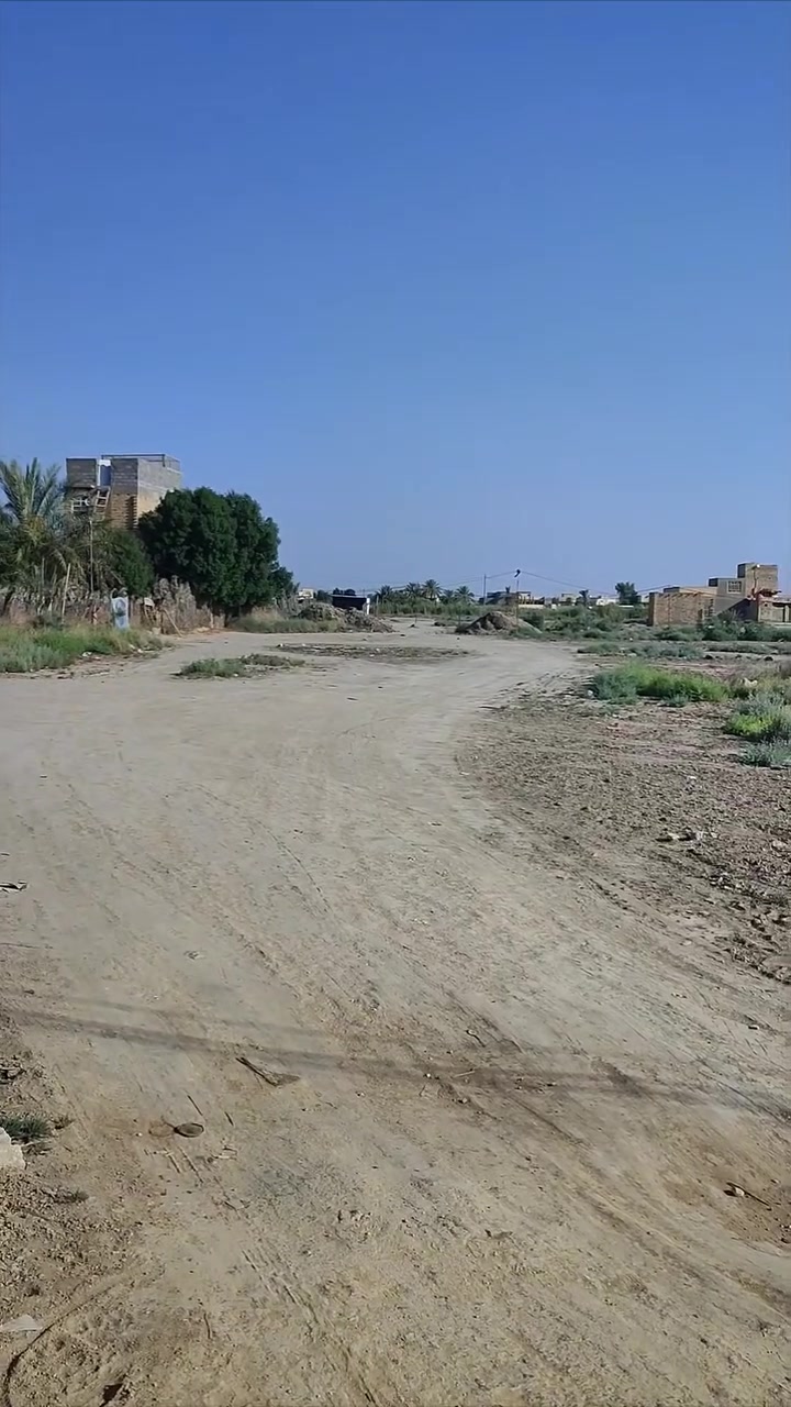 السلام عليكم..!!
قطعه ارض للبيع المساحه الكليه {دونم ونص} متوفره كافه الخدمات بيه من ماء وكهرباء وطنيه ومولده ذهبي وشارعها
{8 أمتار} أقل مساحه متوفره للبيع من{{ 1000الف متر لحد دونم ونص فقط}} موقعها شارع المعاره حي السجاد بالقرب من سيد سهيل وكذالك اكو طريق ثاني على شارع الصناعه/// 
الاستفسار أكثر مراجعه مكتب المصداقية او الاتصال على الرقم 
***********
