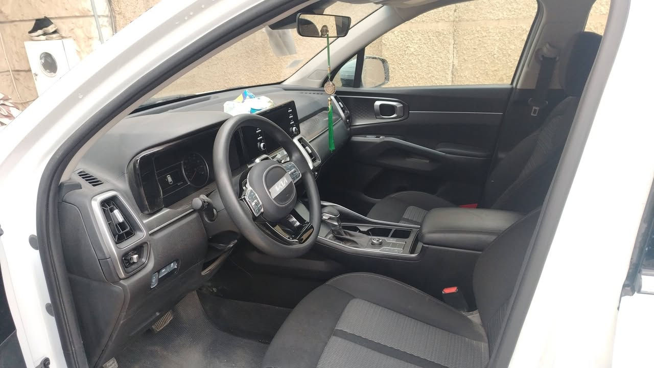 كيا سورنتو موديل 2022 وارد أمريكي حادثها بنيد مصبوغ فقط سيارة جديدة ماشيه 26 كيلو متر جاهز من كل شي السعر 22 الف دولار بسمي بغداد تحويل مباشر رقم الجوال ***********
