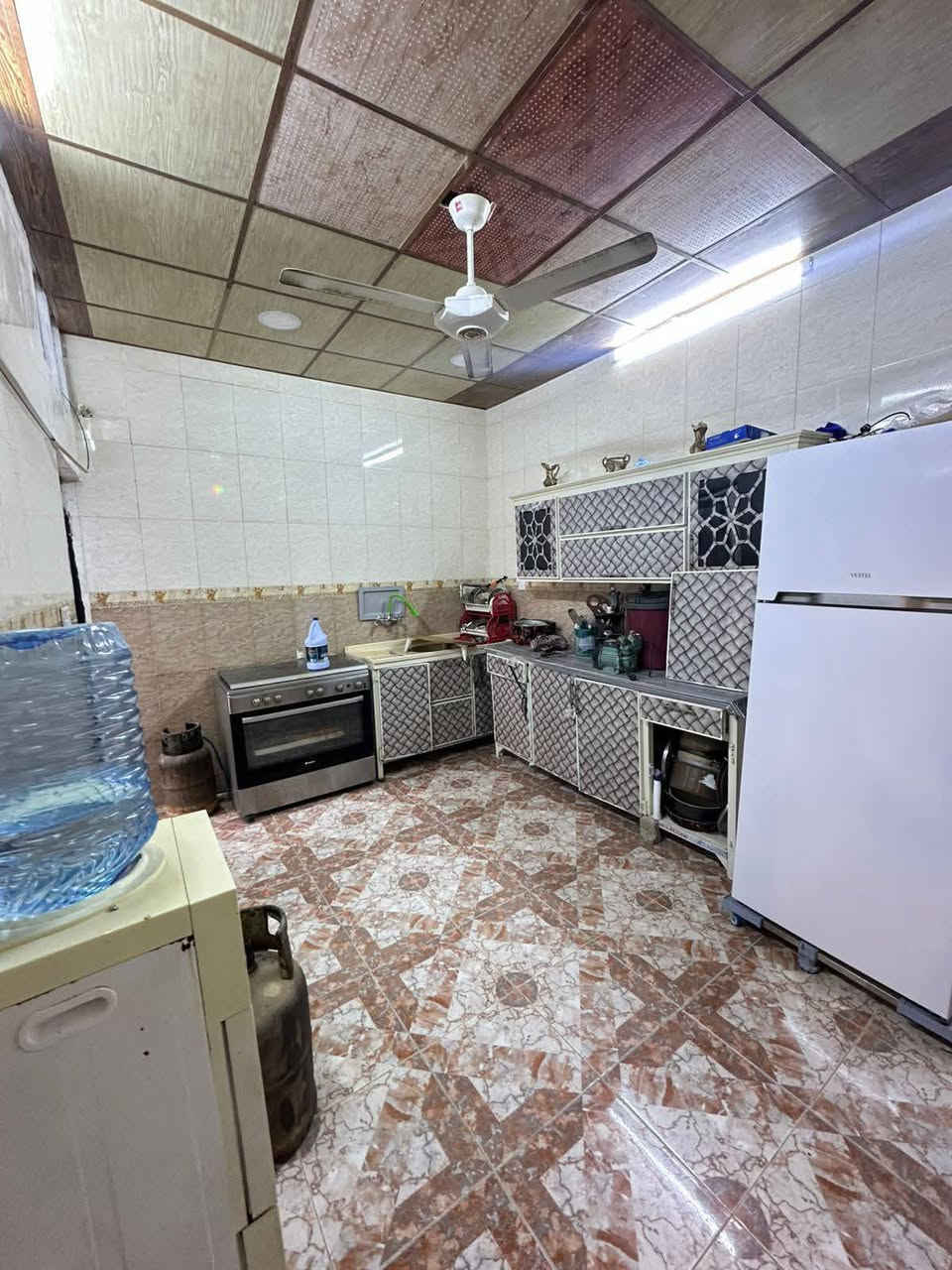 🏠دار للبيع طابو صرف   المساحة  100 متر  الواجهه 5مترعلى حديقة طابق واحد  الموقع كركوك حي الأسرى والمفقودين خلف مدرسة المعراج قرب صيدلية اسماعيل موقع مميز 
 طابق واحد يحتوي على غرفة نوم هول ومطبخ واستقبال وصحيات درج خارجي وكراج سياره بناء حديث 
السعر 95 مليون  بي مجال
للاستفسار الاتصال***********☎️***********
او مراجعة مكتب صباح كركوك للعقارات 
حي الاسرئ قرب جامع المعراج كركوك, العراق
