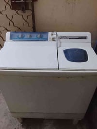 عندي غساله شغالة السعر 100الف وبيهة مجال شي بصيط    رقم الهاتف 0782104...