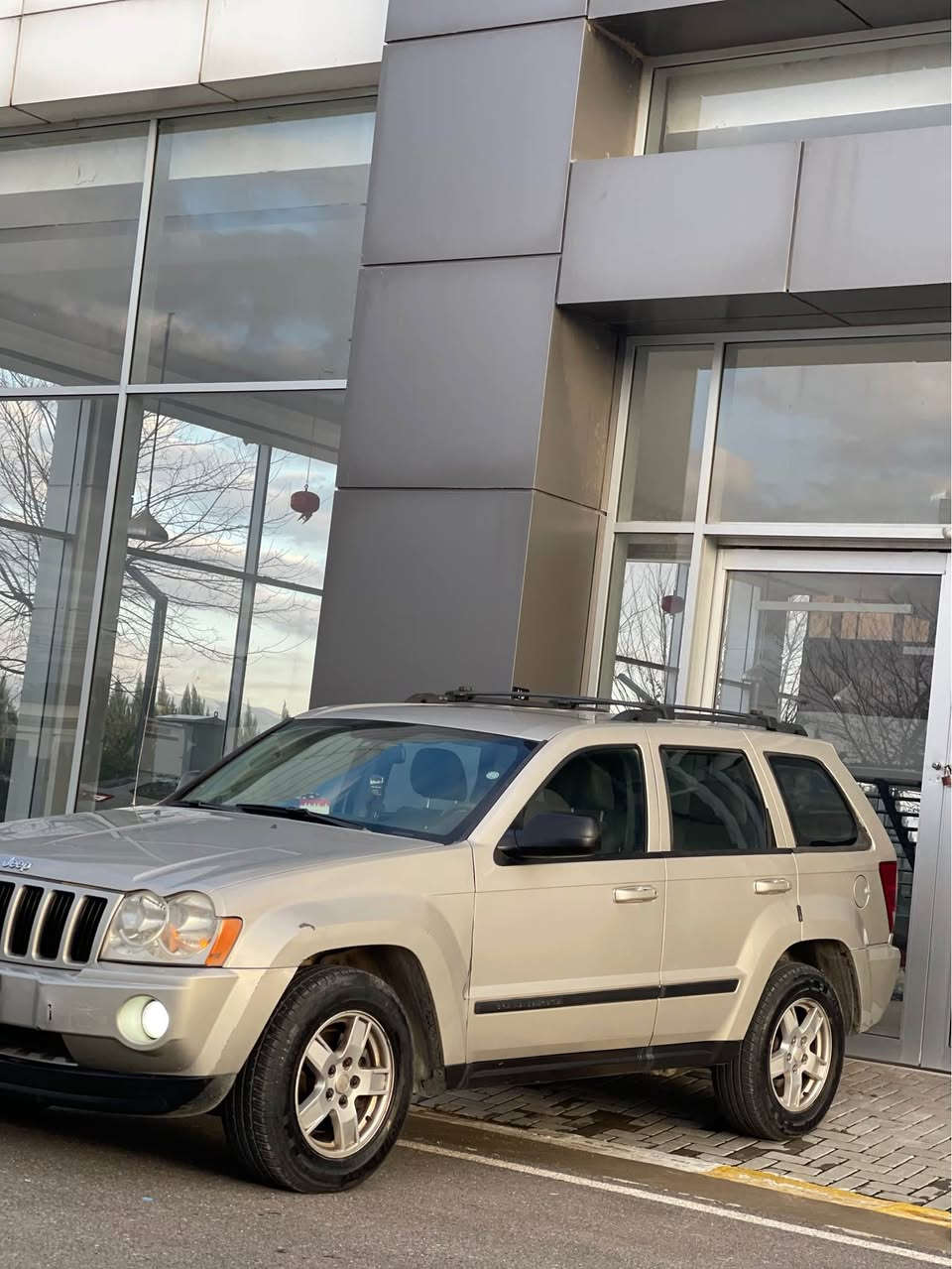 Jeep Grand Cherokee Laredo 2007
بێ بۆیاخ بێ لێدراو
٦ بستۆن
گێڕ ئۆتۆماتیک و عادی
تحدید سورعە
‏ABS
دەبڵ ئەکسل 4x4
شەش موکەبەرەی BOSTON 
توڵی سەقف 
بلاجیکتۆر
تەبرید مەرکەزی
تراکشن کۆنترۆل
چوار جام کارەبا
حاسە
کوشن کارەبا
ئاوێنە کارەبا-هیتەر-دژە فول
بێ بۆیاخ دەعم و لێدراو  دەعامی بۆ دەعامی بەشەرت
گێڕو مەکینەو دەبڵ ئەکسل کارەباییاتی کامل بەشەرت ڕۆنی مەکینە تازەو چوار تایەی لۆکی لەژێرە سەیارەکە پاک ماوەتەوە بێ تەقەو ڕەقە بێ مەسرەف  هەموو گیانی بەشەرتە یەک دەستە  کاڵبونەوەو بۆیاخ تەقیوی نییە
98گەڵا
***********
*********** السليمانية, العراق
