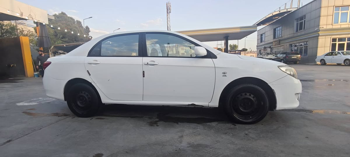 BYD 2015 گێڕ عادی 
سەنەوی بەسەر چوو 
مەکینە تۆزێ هیلاکە دیلکۆ زۆر لێ ئەدا 
هەیکەلی زۆر جوانە یەک تۆز سارد و یەک بست بۆیاخی هەیە 
پێش و پشتی کەپسە دەعمی نیە 
زۆر پاکە سەیارەکە 
تەبریدی زۆر خۆشەو بێ کێشەیە 
***********
*********** السليمانية, العراق
