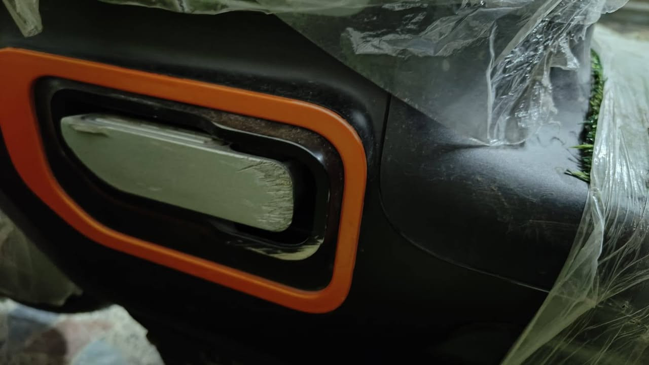 السلام عليكم ورحمه الله وبركاته
دراجه شحن للبيع الدراجه موديل2025من شركه تالج 

عدد البطاريات 6 تمشيك خلال الشحنه الوحده 45 كيلو متر  مده الشحن من الصفر الى 100 اطول 5 ساعات الدراجه جديده ومشتريها في الشهر الثامن يوم 25 الدراجه ما ماشيه هواي بس بيها شخط في الجاملغ الامامي شخط كلش بصيط موضح بالصوره وشخوط في الجانب الأيمن من الدراجه وموضحات ب الصوره والبريك الخلفي ما يلزم بس هذني عيوب الدراجه باقي الدراجه مكفوله وموجود صندوك جي اس اضافي هديه ويه الدراجه والدراجه نضام التشغيل بصمه وتجي وبيها بصمتين وسويجين وكارتين تشغيل وبيها جهاز انذار وقفل استيرن وبيها قاطع دروه أثناء غسل الدراجه وملفها 1200 واط يقره ب العداد سرعه 90 والسرعه الحقيقيه 74 والسعر 950 الف وبيها مجال العنوان بغداد البلديات المضمار للتواصل والاستفسار  ماسنجر واتساب *********** رجآ الي مو شراي لا يتصل ويراسل
