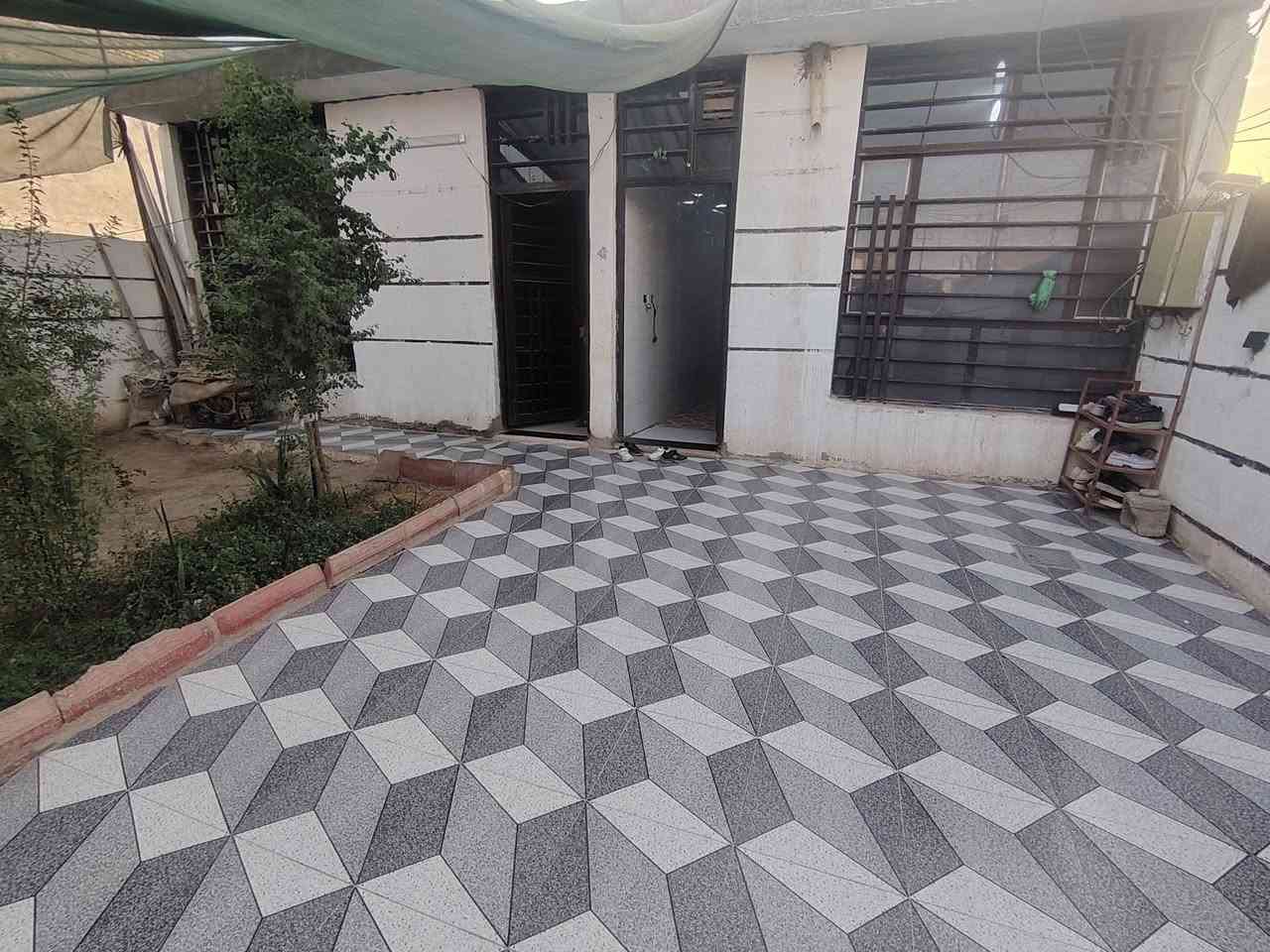 بيت ركن  للبيع كوت حي الحكيم شارع سكلة الوادي مساحه 230متر بناء بلوك سكف صب اساس رفته مرقم من قبل قسم بلدي حي الحكيم خدمات ماء كهرباء
يتكون... غرفتين نوم.. هول.. مطبخ.. استقبال.. مجمع صحيات.. كراج.. حديقه.. سعر 39مليون وقابل للتفاوض
#للاستفسار_مرجعة_مكتب_الريان_الاستثمار_العقار_كوت_حي الحكيم شارع علاء غريب او قرب أسواق باب الحارة 
بإدارة حسين ابوسند الركابي 
***********
