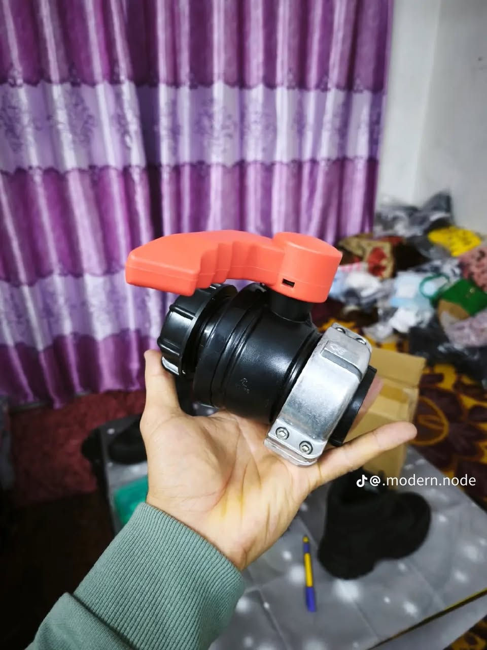 صمام كروي (Ball Valve) مصمم خصيصاً لخزانات المياه والحاويات من نوع IBC (Intermediate Bulk Container). يستخدم هذا الصمام للتحكم في تدفق السوائل، ويتميز بمتانة عالية وقدرة على مقاومة الأحماض والقلويات.  السعر 15


**إذا كنت صاحب هذا الإعلان وتريد حذفه لأي سبب، رجاءا أرسل رسالة إلى الدعم الفني**