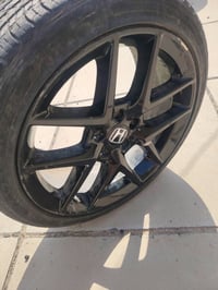 ويل و تايرين للبيع الويل مصلح حجم ١٨ مال سيفيك ٠٧٧٦٢٤٤٤٠٢٨