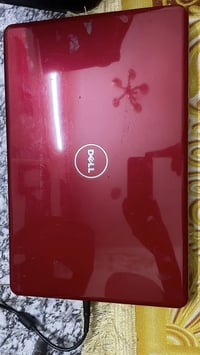 لابتوب هوه ولكارتونه ولشاحنه يبقى واكف ع هاي صوره قيم واخذ.      رقمي ...