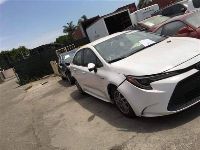 سلام عليكم كورلة هايبرد موديل 2020 وارد امريكي حادثه جاملغات خلفيه فقط بدون اي ايرباك كل لتفاصيل ولصور منزلهن بلمنشور بيع فقط  السيارة بئسمي تحويل مباشر السعر 143 ورقة وبيه مجال بسيط لعنوان علي لصالح قرب مجمع رويال ستي أو الكاظمية الطي ***********
