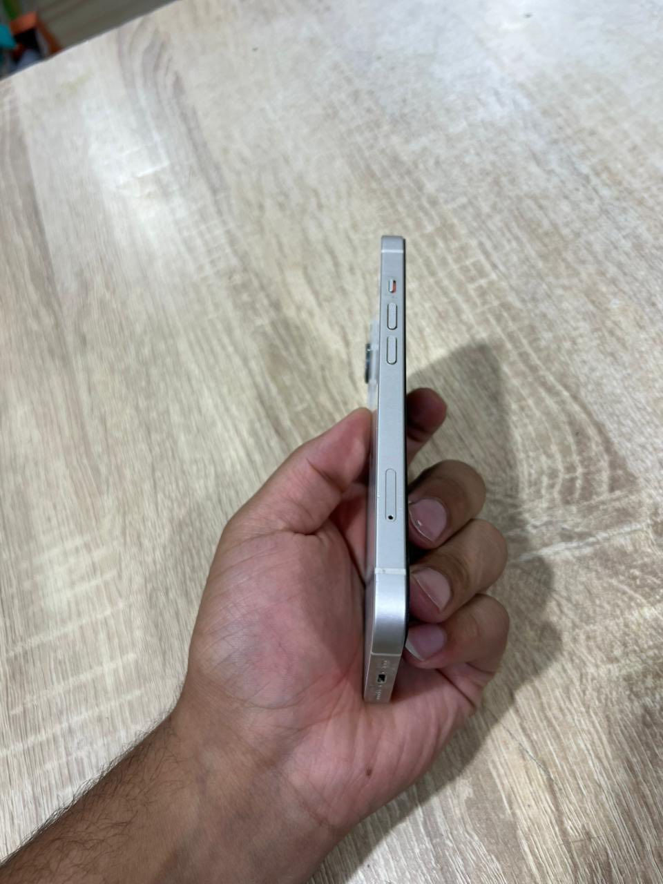 سلام عليكم آيفون ١٣ العادي للبيع ألون ابيضّ الذاكرة ١٢٨ الجهاز شرق اوسط كامل الملحقات شخط مابي السعر ٤٢٥ مكاني كربلاء للتواصل ***********
