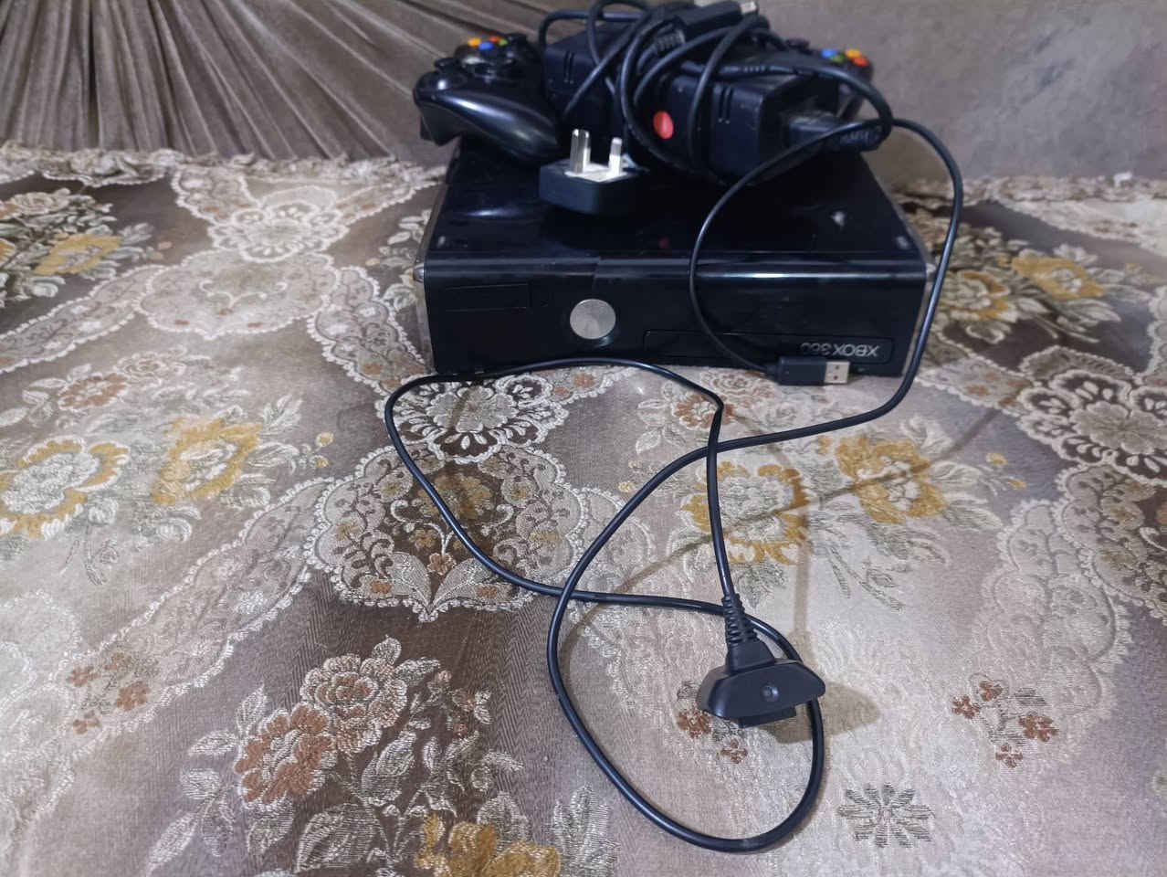 السلام عليكم 
عندي اكس بوكس 360 شغال فول حساب هكر 160 لعبه كل الالعاب بي GTA بأنواعها و رددشن 1 وكل الالعاب فيفا 21/19 وبيس ورززنت ايفل 4و2 وكول اوف دوتي من 1الى 4
 كل الملحقات بي جويستك 2 وبطاريات الجوستك وشاحنه الجوستك وGDMI 
 ما مفتوح الجهاز 
 فول المروحة ما تسمع صوتها أريده ب 130 وبي مجال


**إذا كنت صاحب هذا الإعلان وتريد حذفه لأي سبب، رجاءا أرسل رسالة إلى الدعم الفني**