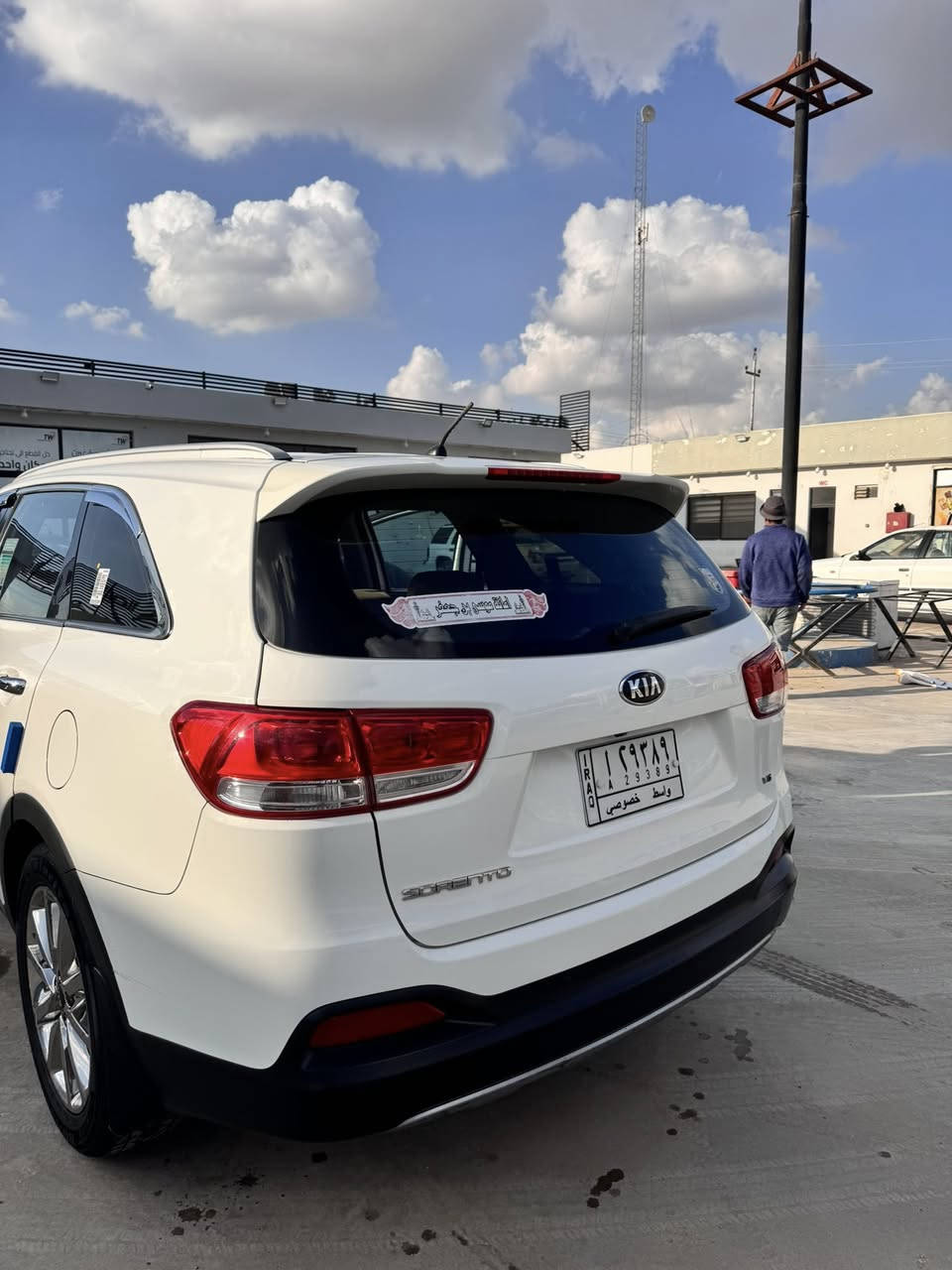 السلام عليكم
سورنتو للبيع موديل 2016 خليجي مكفولة من الصبغ والتبديل فقط بيهه بارد بسيط 

رقم واسط

ماشيه 87كيلو  

مواصفات السيارة :

بصمة تشغيل + ابواب 

محرك 6 سلندر 

٧راكب 

حساسات امامية + خلفية 

كامرة خلفية  

تحكمات ستيرن

٣ قطع تبريد + شاشة تحكم بالتبريد  

وباقي المواصفات معروفة 

مكان السيارة واسط

للإستفسار  ***********

غير متواجد على الفيس***********
