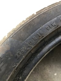 تايرات هوندا سفيك 3 تايرات حجم 18 /40/235 واحد بي ضربه خفيفه وثنين نضي...