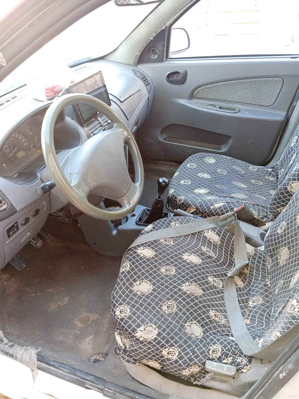 سلام عليكم ورحمة الله وبركاته رمضان كريم أن شاء الله تايبة للبيع موديل 12 رقم واسط انكليزي  بأسمي سنوية لل 30 مداور ثاني يوم  كير مكينة حدادية كهربائيات  تبريد شواصي خير من الله ملاحظة السيارة بيه شوية جراد  مثل ماموضح بالصور السعر 33 وبيه مجال للطيبين العنوان النجف /كوفة /شارع المعمل للاستفسار الاتصال على الرقم ***********
