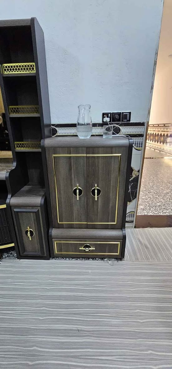 السلام عليكم غرفة اخشاب تركية جديده كلش الغرفه ضخمه وحلوه العنوان حي الحسن العسكري رقم *********** سعر اتصل ع رقم  لهاتف + غرفه تخبل تجي وتشوفه عمارة, ميسان
